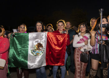 Approximately 1,200 people Shouted ¡Viva México! in Mexicantown, Detroit