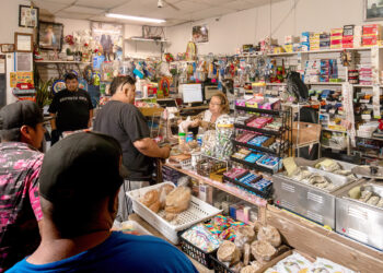 Clients line up to be attended by Laura Vásquez, the esteemed owner of La Cuscatleca. She has developed a close relationship with many clients, some of whom affectionately call her “Abuela” (grandma).