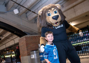 A young Lions fan gives Roary a hug.