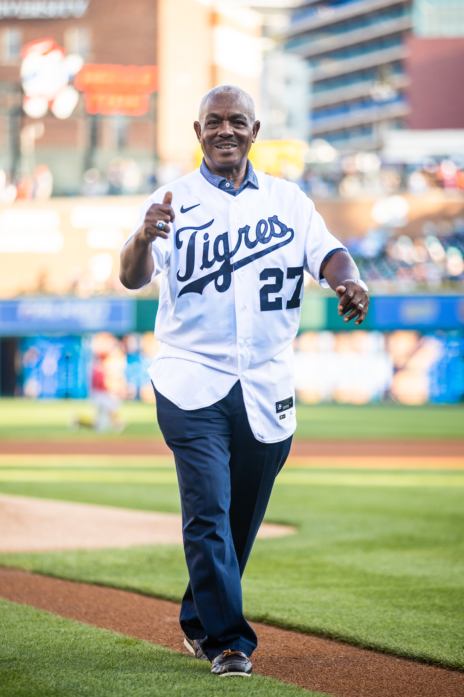 Spanish Public Radio to Broadcast All 81 Tiger Home Games - EL CENTRAL ...