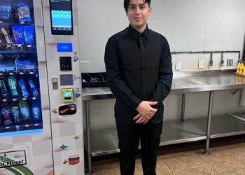Defensores de los derechos de los inmigrantes piden a legisladores de Michigan que condenen la detención de un estudiante de Detroit por parte de ICE