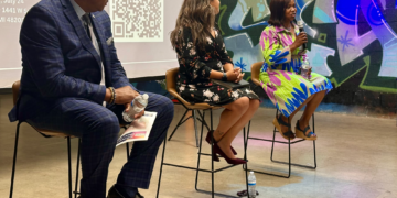 Candidatos del Distrito 6 hablan sobre inmigración y contaminación