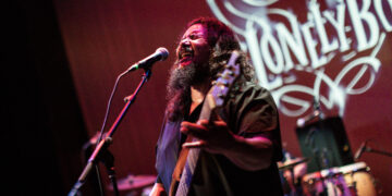 Pontiac vibrated to the rhythm of Texican rock & roll